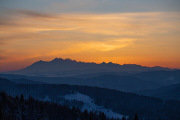 Panorama tatr, Tatry mountains, Tatry w zachodzącym słońcu 