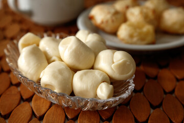 nozinho cheese on cafe table