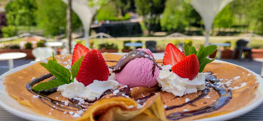 crepe with strawberry