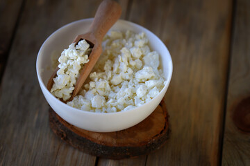 Fresh crumbly homemade cottage cheese in a bowl.