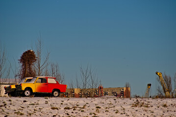 Zabytkowe stare samochody marki Trabant produkcji NRD. - obrazy, fototapety, plakaty
