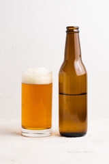 ビール瓶とグラス