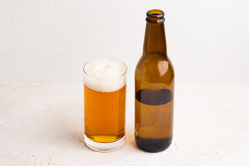 ビール瓶とグラス
