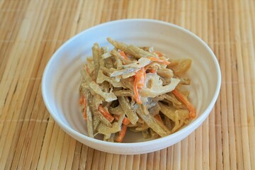 牛蒡とレンコンと人参のサラダ
