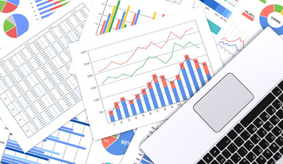 ノートパソコンとビジネス資料