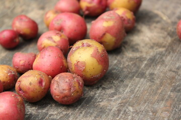 Fresh little red potatoes on a wooden table