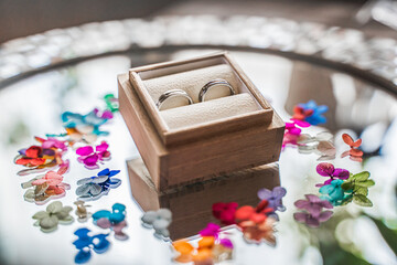 ドライフラワーとキラキラのペアリングの指輪