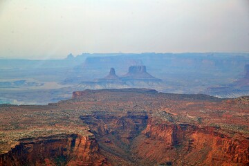 Panoramablick über Canyonlands am frühen Morgen