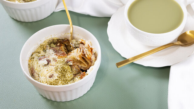 Cinnamon buns. Ricotta cream, cinnamon and matcha tea