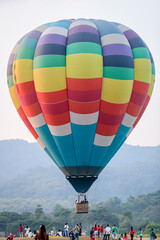 Obraz premium Hot air balloon over the mountain