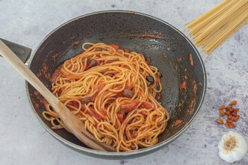 Sugo alla puttanesca