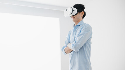 腕組みをする若い男性　VRイメージ