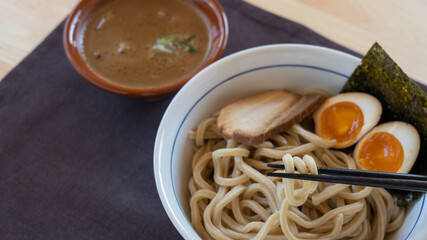 日本のつけ麺。”dipping noodles””dipping sauce”