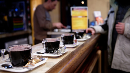 Vin chaud au bar 
