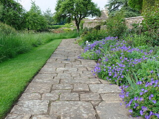 Fototapeta na wymiar Garden path