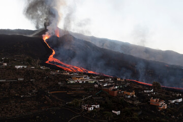 Fototapeta premium Erupción del Volcán Cumbre Vieja en la isla de La Palma en Canarias. España.
