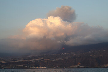 Obraz premium Erupción del Volcán Cumbre Vieja en la isla de La Palma en Canarias. España.