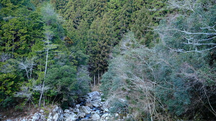 川
