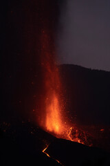 Fototapeta na wymiar Erupción del volcán Cumbre Vieja en la isla de La Palma, Canarias.