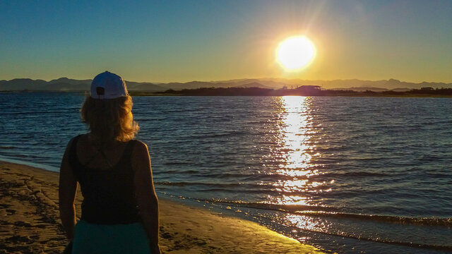 P&ocirc;r do Sol no litoral do Brasil.