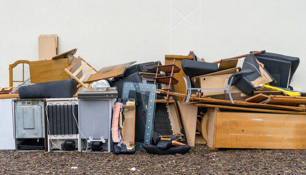Bulky waste, furniture, garbage, bulky rubbish heap, house, house wall, lamp, chair,  wood, waste, environment, electrical appliance, old, outside,  waste,