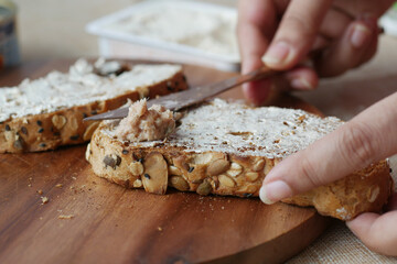 low fact cheese cream spread on a bread 