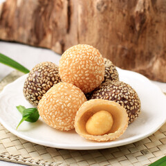 Onde-Onde is traditional food from Indonesia made from glutinous rice flour with beans pasta, wrapped in sesame seeds. Popular Indonesian  with Chinese influence. Served in white plate, close up.