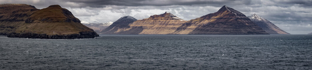 Fototapeta na wymiar Küstenlinie Färöer Inseln
