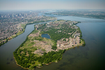 Fototapeta premium Downtown Montreal in Summer Quebec Canada