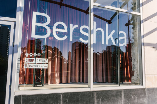 Bershka Images – Browse 216 Stock Photos, Vectors, and Video | Adobe Stock