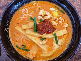 Curry noodle with meatballs