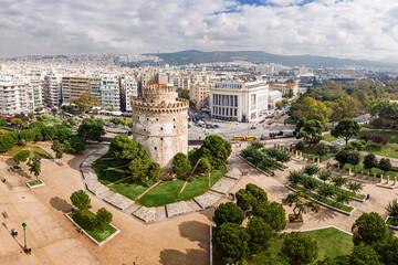 Fototapeta na wymiar Aerial panoramic view of the main symbol of Thessaloniki city and the whole of Macedonia region - the White Tower. Concept of travel and sightseeing attractions in Greece