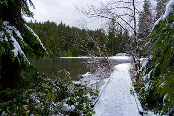 Fototapeta na wymiar Pathway on lake edge to beach covered in snow