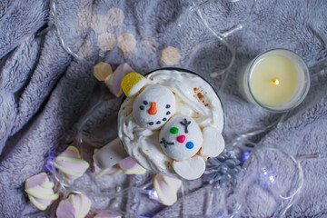 Obraz na płótnie Canvas fanny happy marshmallow, christmas background, coffee, cream