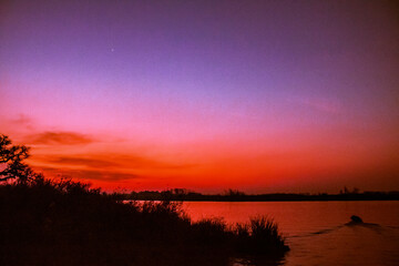 navegando al atardecer