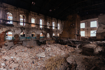 Obraz na płótnie Canvas Abandoned and ruined sugar factory in Novaya Tavolzhanka, Belgorod region