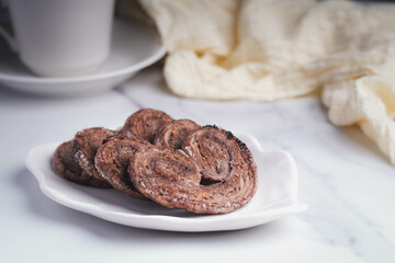 Crispy Pie, Heart or Butterfly Shape, Cocoa Flavor