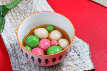 Tang Yuan sweet dumpling ball is a traditional Chinese sweet dessert for Mid-Autumn or Dongzhi (winter solstice festival) and Chinese New Year. In Indonesia, it is called ronde (wedang ronde).