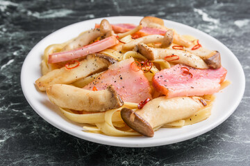 キノコとベーコンのペペロンチーノ