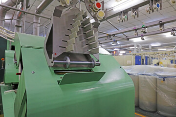 Spinning machinery and equipment are in the production workshop