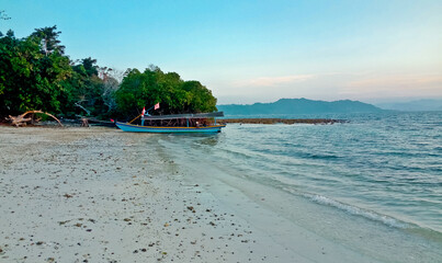 Fototapeta premium Scenic View Of Tropical paradise beach, kelagian lunik Island, lampung, Indonesia, asia