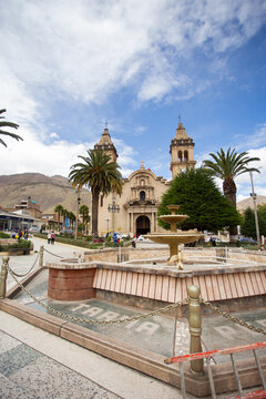 Iglesia Principal en la Plaza de Tarma, Per&uacute;.