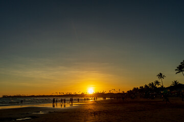 Fototapeta na wymiar Pôr do Sol na Praia de Itacimirim Bahia