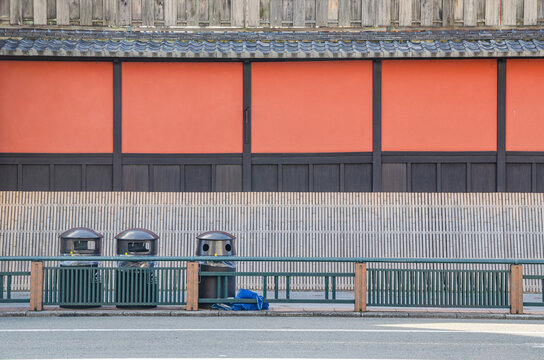 京都の四条通の歩道