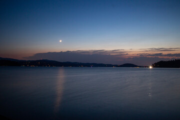 Fototapeta premium sunrise over the lake