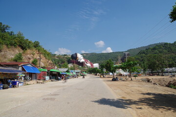 ミャンマー　モーラミャイン　世界最大の寝釈迦仏　ウィンセントーヤ