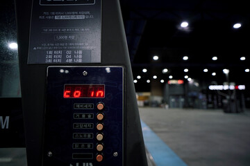세차장, insert coin, 계산, 입금, 자동세차, 셀프세차장, 야간, 주차장, 