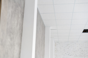 Obraz premium White ceiling in the office. White ceiling can reflect light well. The right light at work. Abstract empty white interior space office. copy space.
