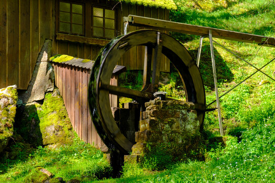 Germany, Baden-Wurttemberg, Bad Wildbad, Water wheel in Kurpark