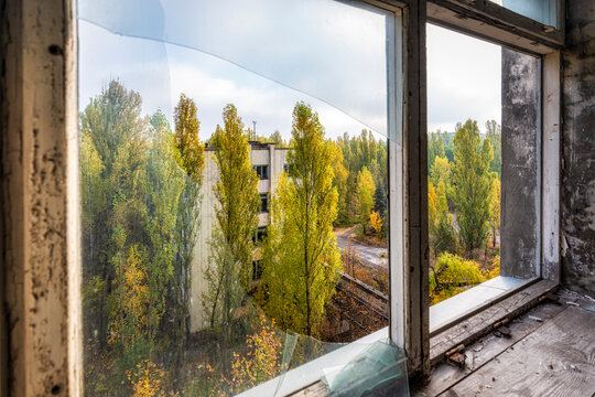 Ukraine, Kyiv Oblast, Pripyat, Abandoned city seen through broken window
